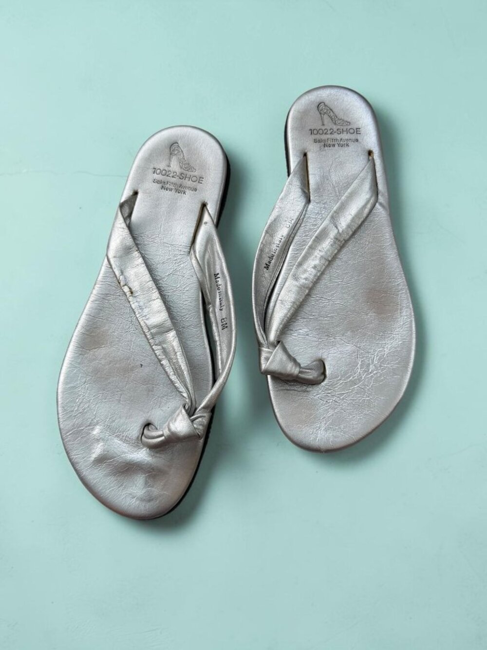 SAKS FIFTH AVENUE Silver Leather Sandals Flip Flops Size 8